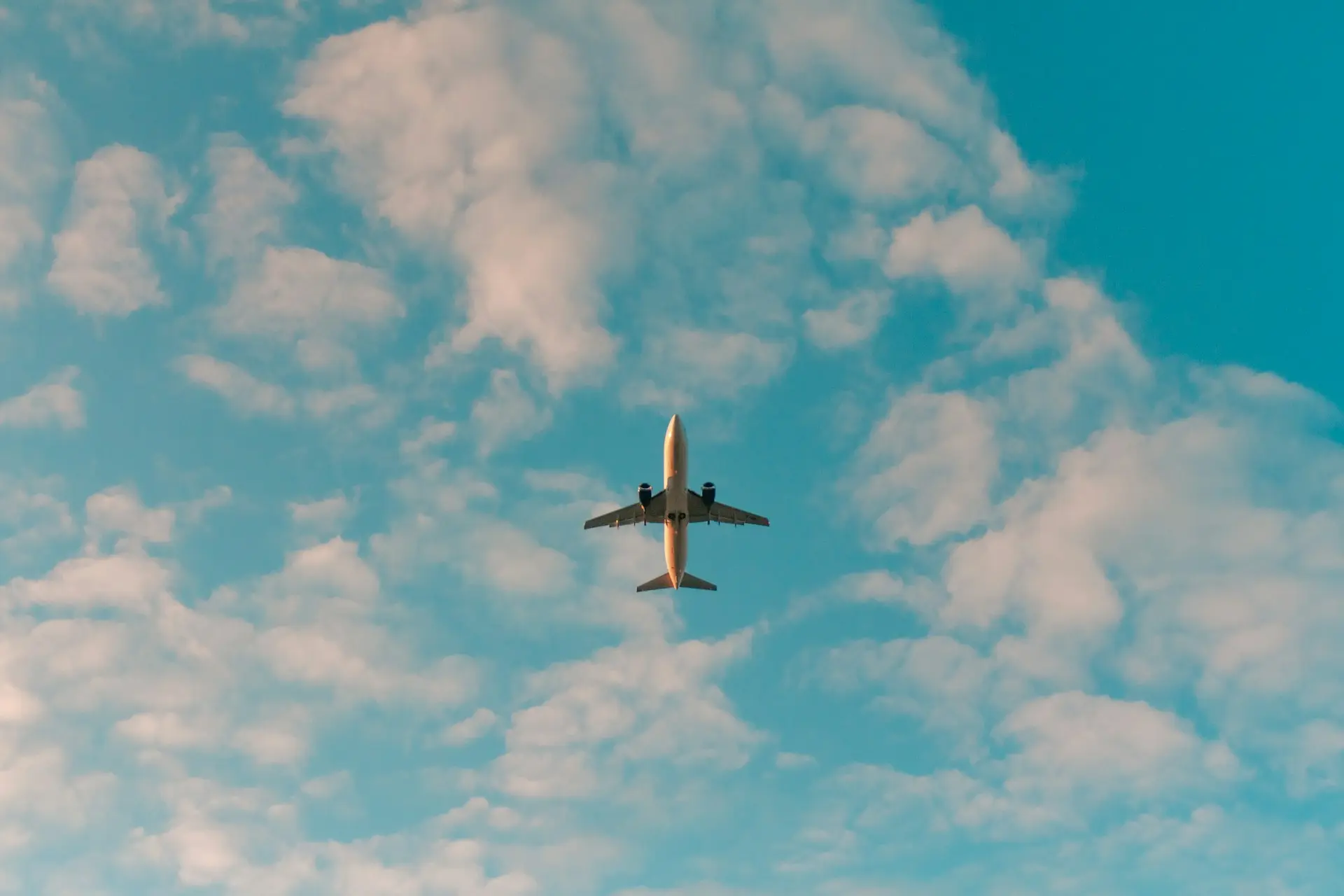 Qué llevar en un vuelo: equipaje de mano, líquidos y trucos de aeropuerto